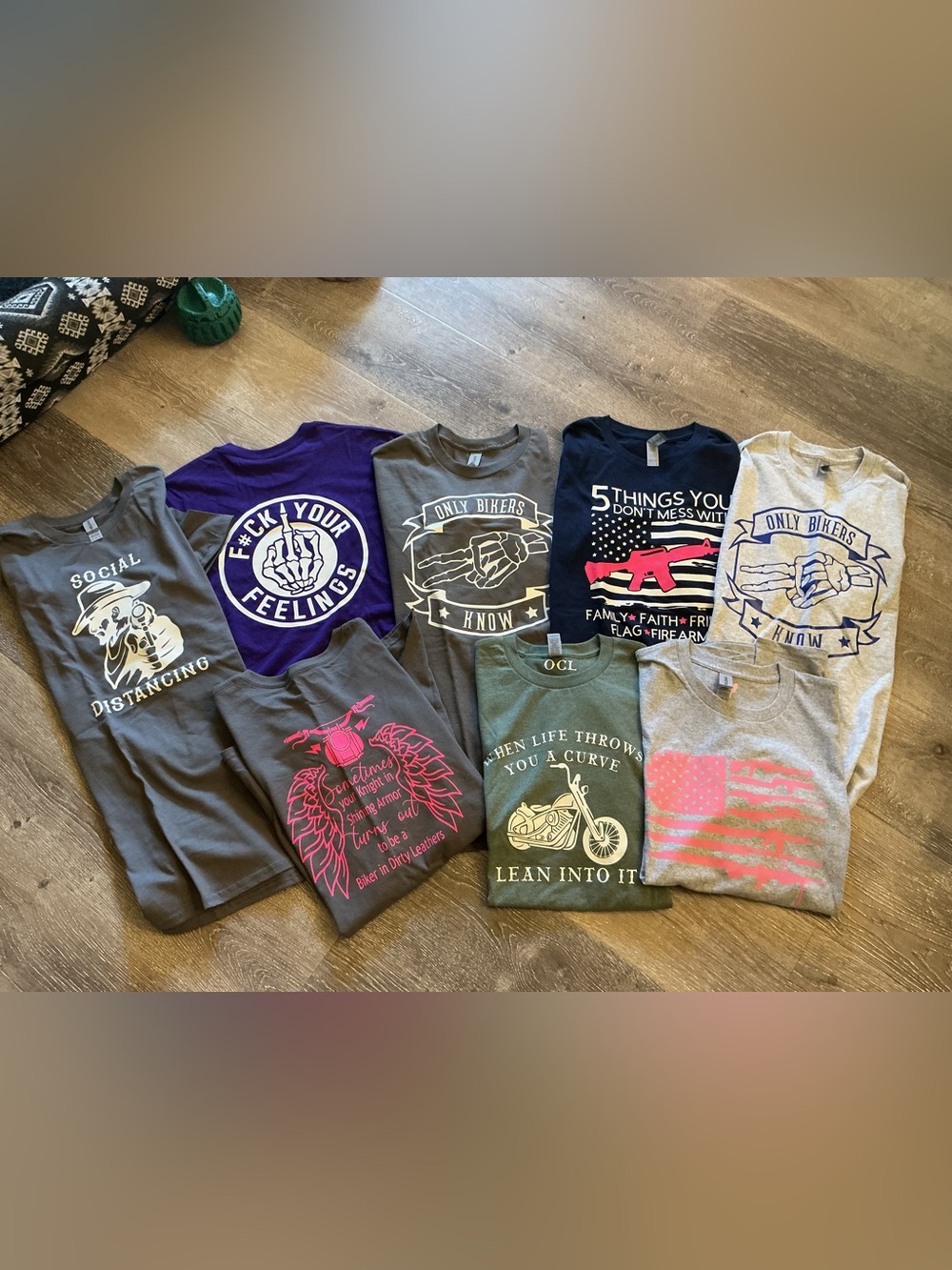 Lot of 8 XL tshirts
